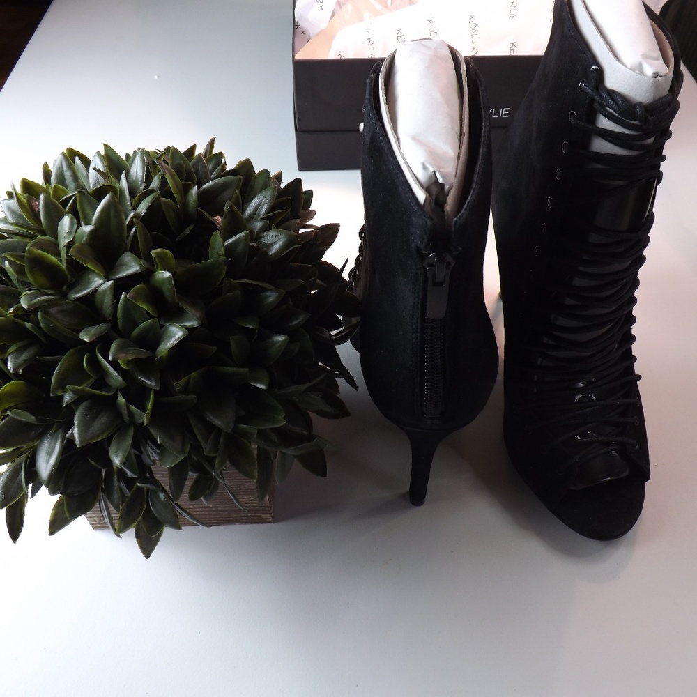 Kendall & Kylie Ginny Black Suede LaceUp Heels New - Picture 3 of 7
